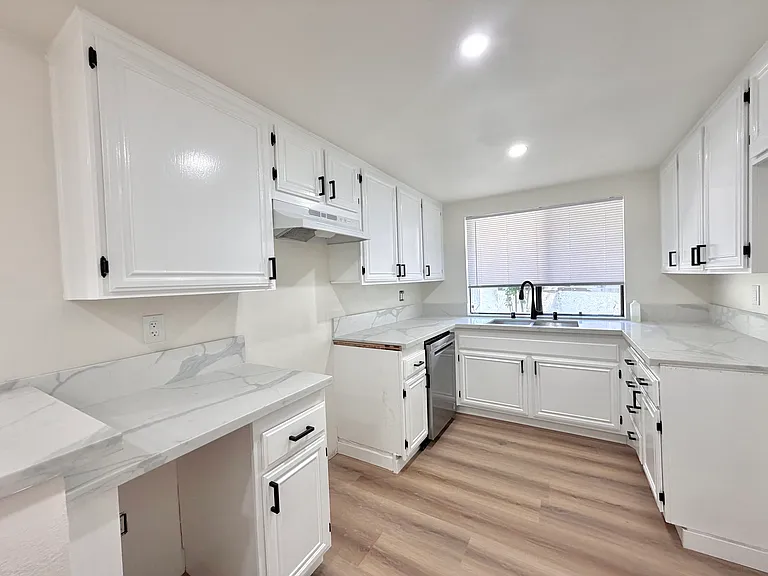 21500 Califa St #163 — Photo 5