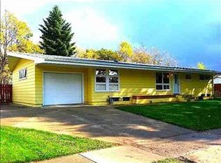 404 24th St NW, Minot, ND 58703