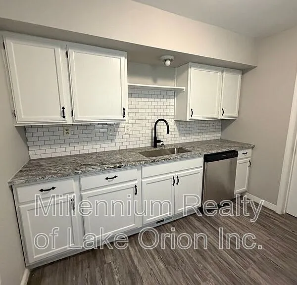 735 E Milton Ave — Photo 3
