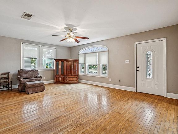 2nd image of 2239 1st St