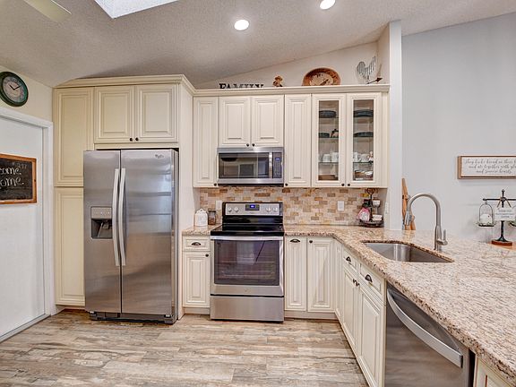 4th image of 5778 Storybook Ln Unit B