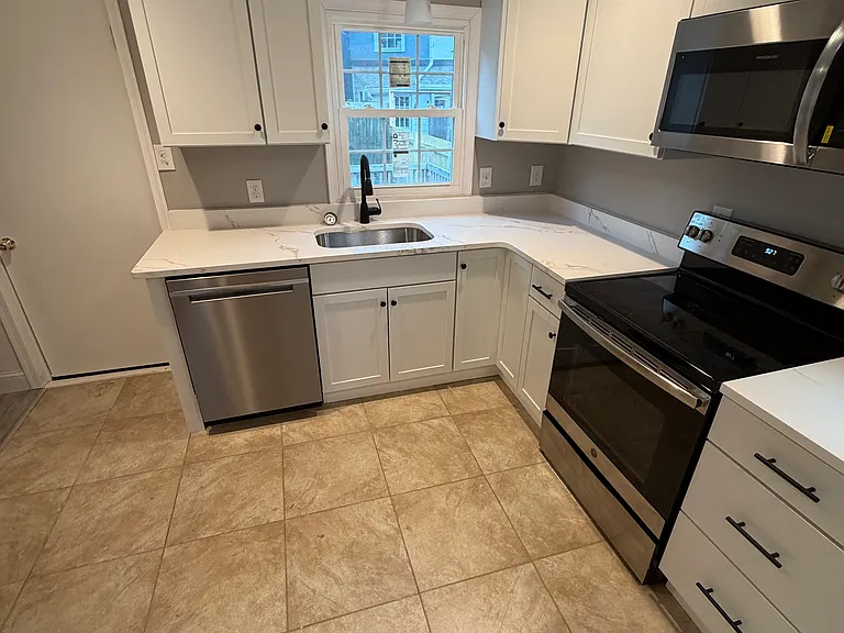 324 W Chestnut St — Photo 1