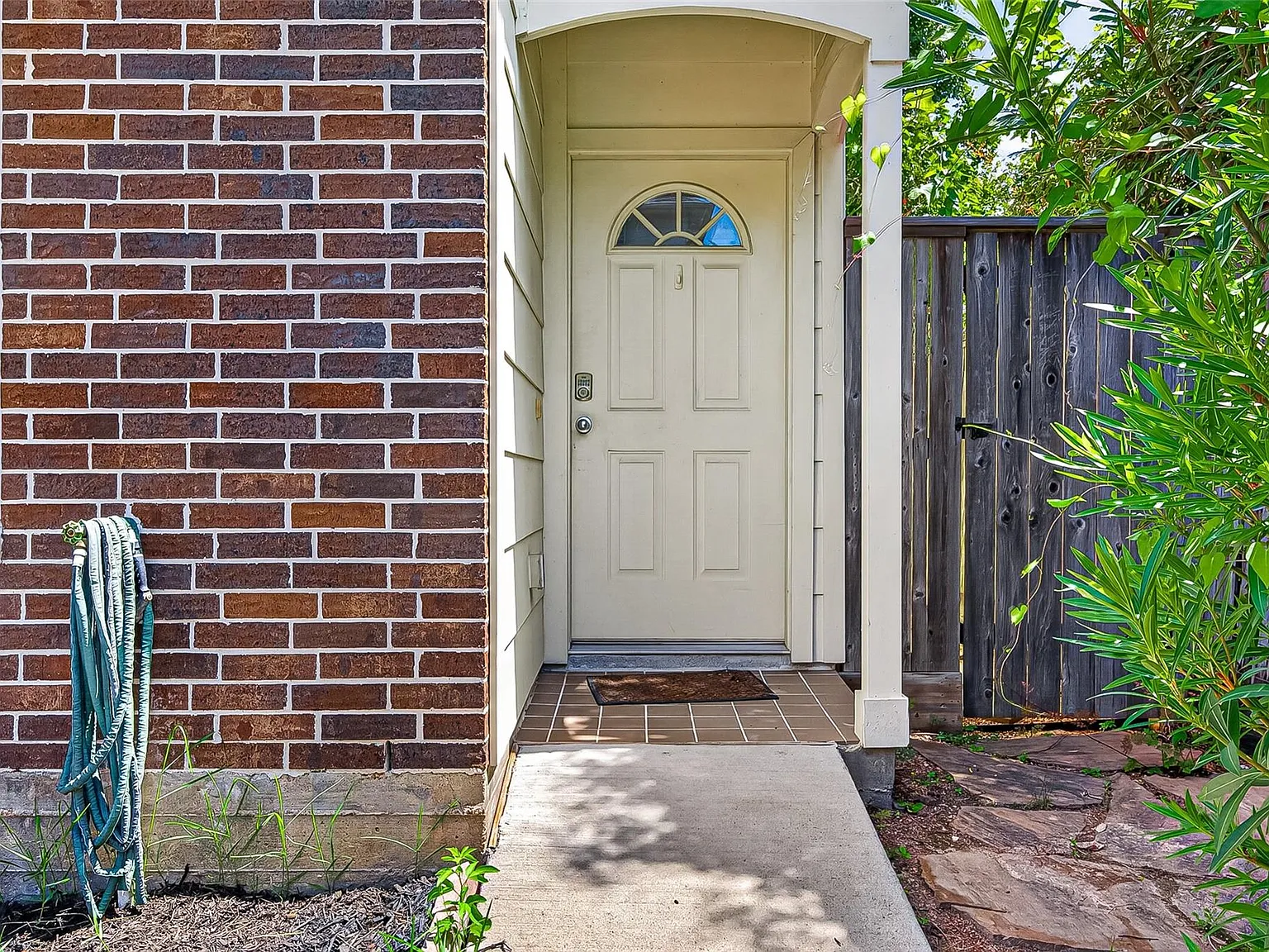 2 bed, 2.0 bath, 1277 sqft, $1,750 — Photo 4