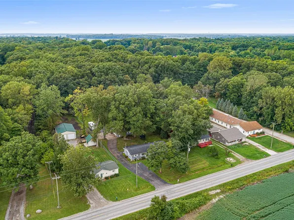 9561 Exeter Rd, Carleton, MI 48117