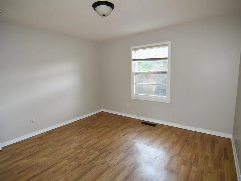 411 Ewing Dr — Photo 8