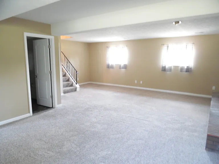 8760 Ashbrook Dr — Photo 11