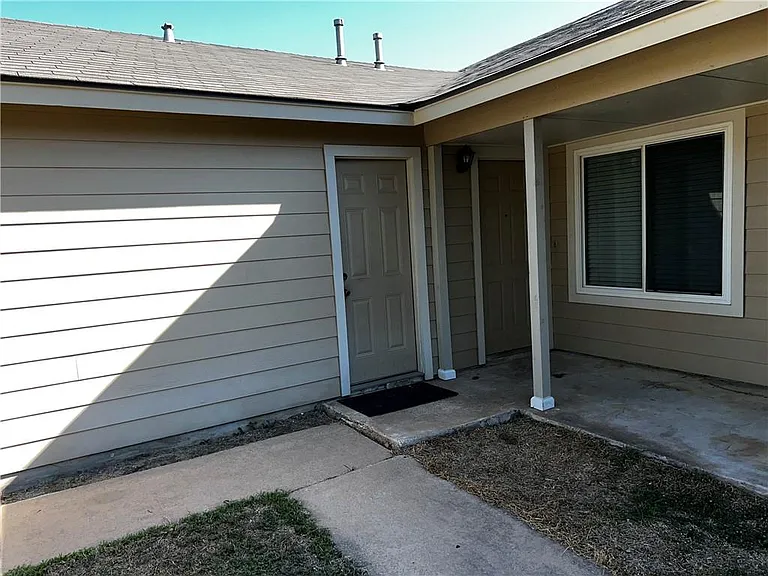 617 Greenlawn Blvd — Photo 2