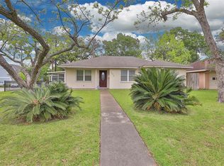 882 Judiway St, Houston, TX 77018