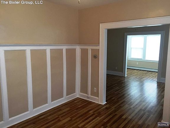 3rd image of 14 Ilford Ave #2
