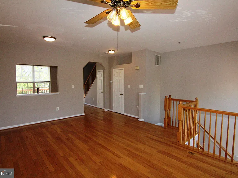 1917 Harpers Ct — Photo 3