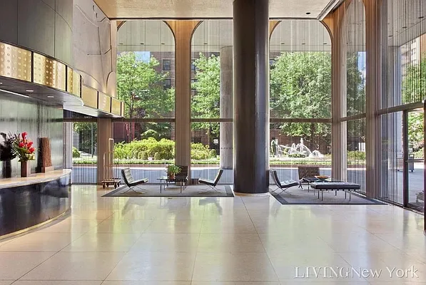 Sold by Living New York | media 9