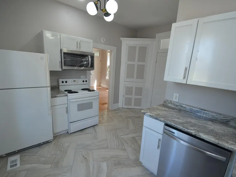 163 W 5th Ave — Photo 9