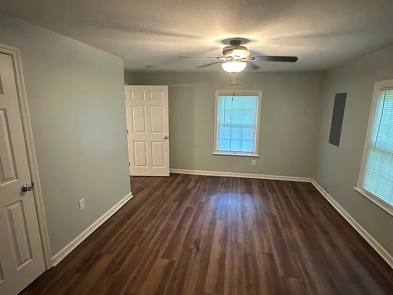 214 Walter St — Photo 10
