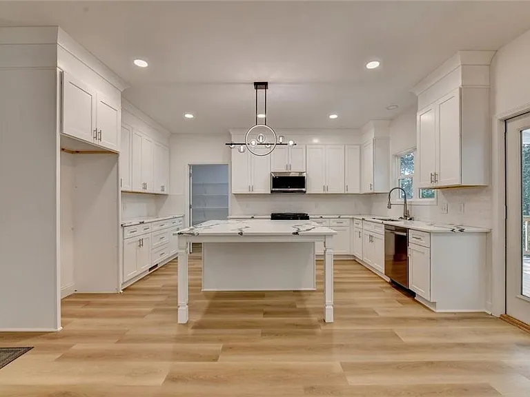 9135 Fox Trail Ln — Photo 16