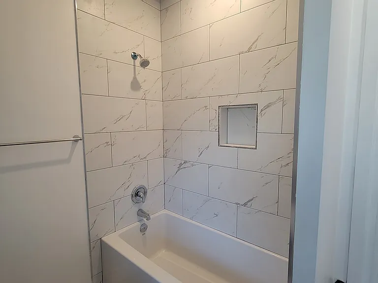300 Princess Ave — Photo 34