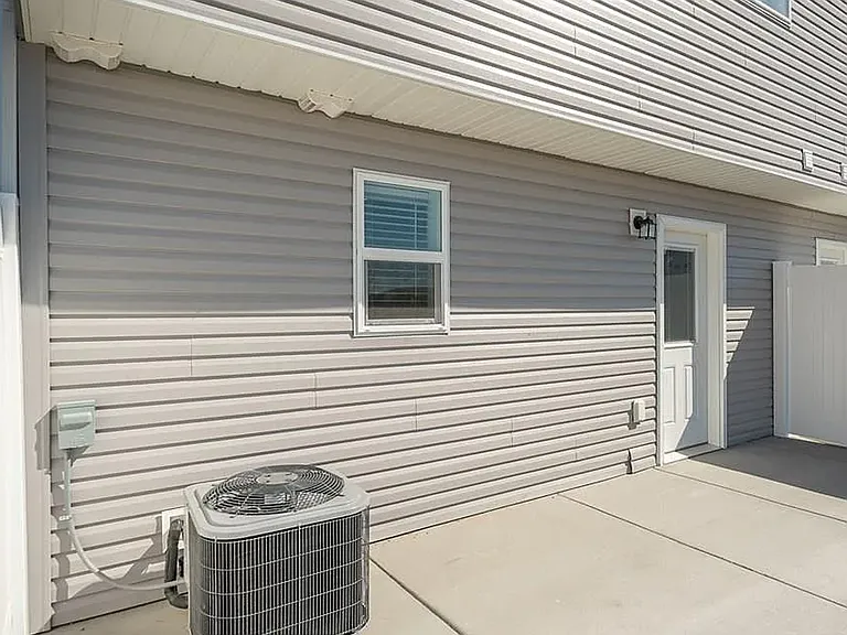 2015 Lawrence Ln #2006 — Photo 3