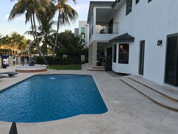4th image of 524 Royal Plaza Dr