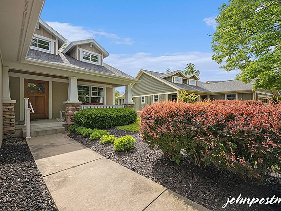 3rd image of 2028 Stickley Dr SE