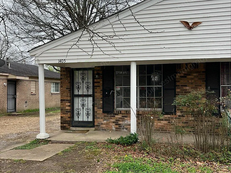 1405 Wells Station Rd — Photo 2