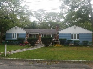 32 Snyder St, Patchogue, NY 11772