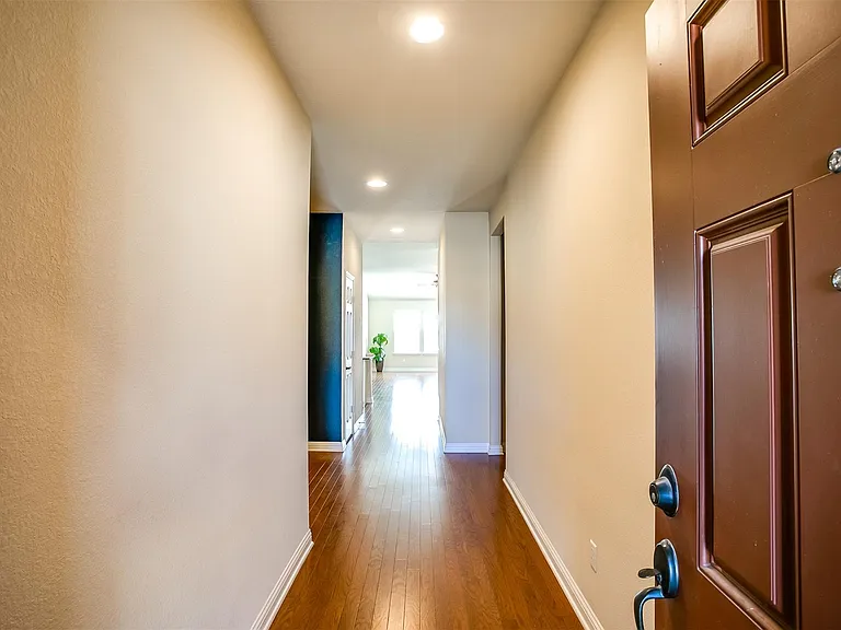 1721 Elaina Loop — Photo 4
