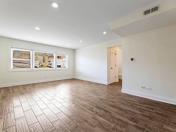 4th image of 5320 S 73rd Ave