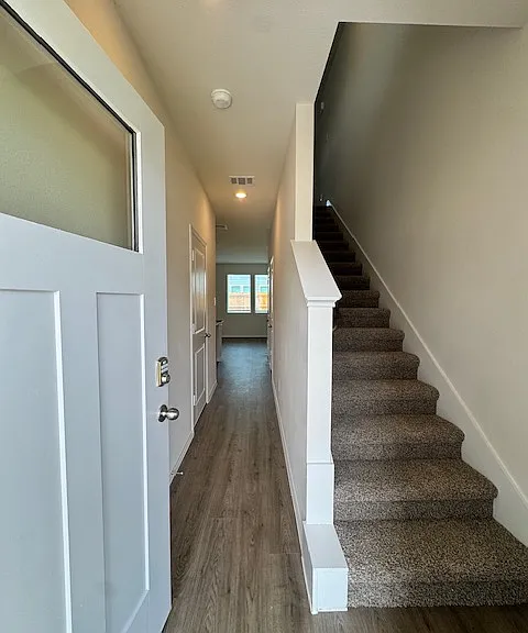 212 Arbor Dr — Photo 2