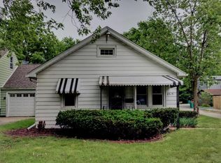 8515 Oakwood Ave, Munster, IN 46321