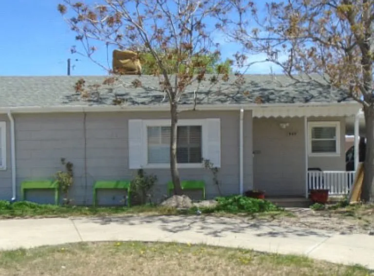 960 S Bryant St — Photo 1