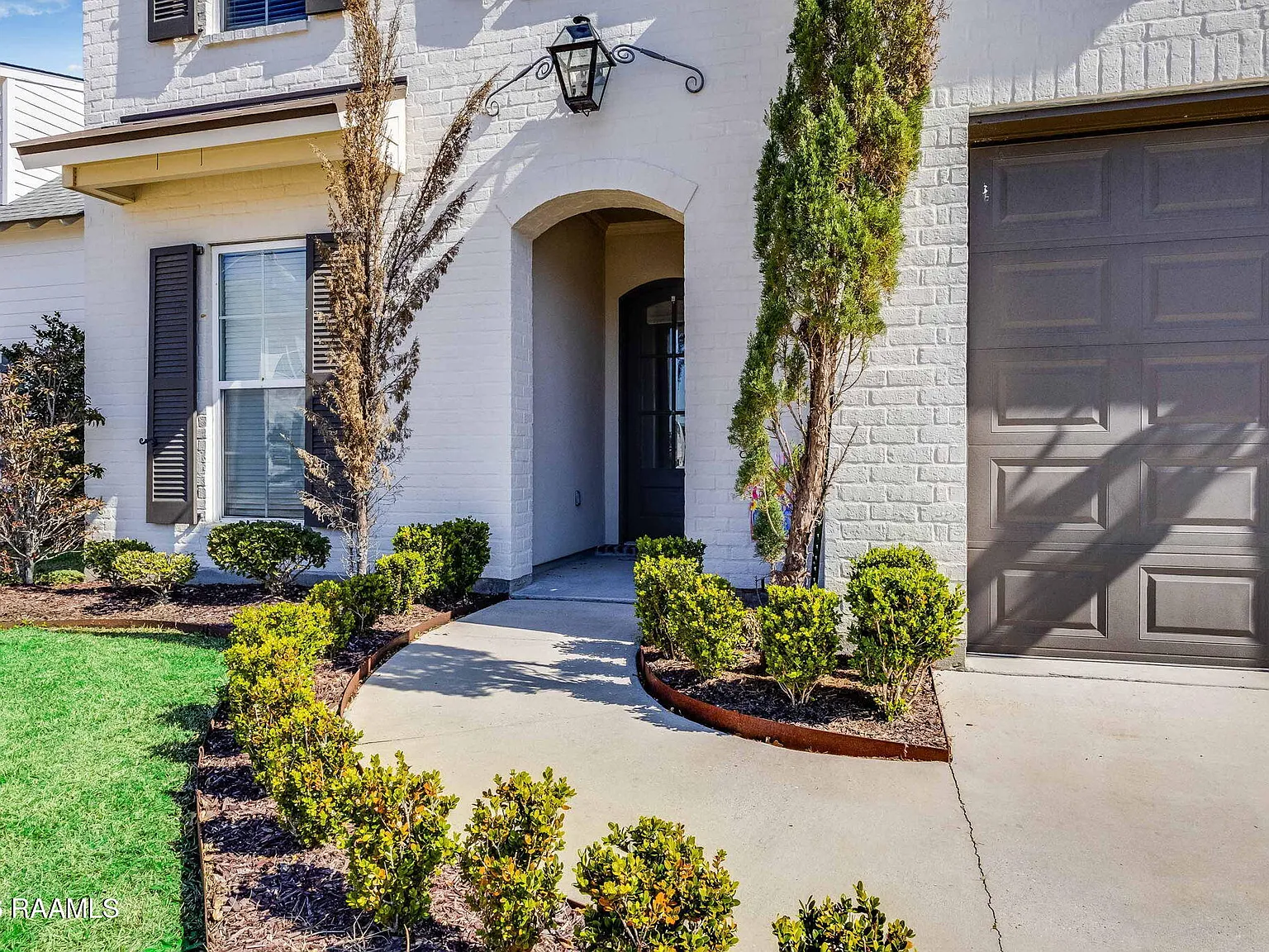 4 bed, 2487 sqft, $3,200 — Photo 3