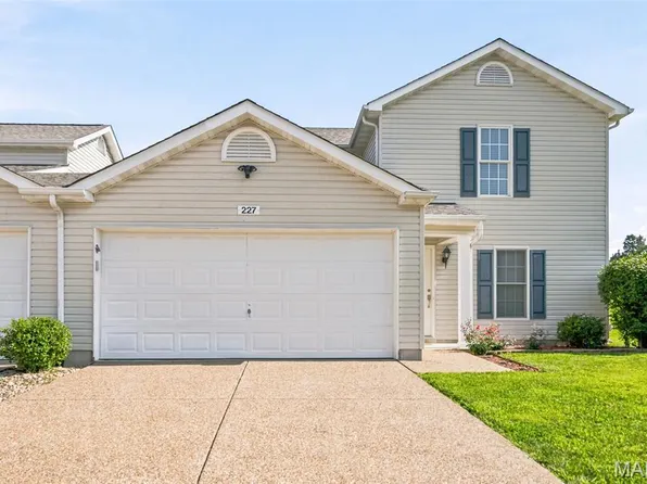 227 New Richmond Dr, Wentzville, MO 63385