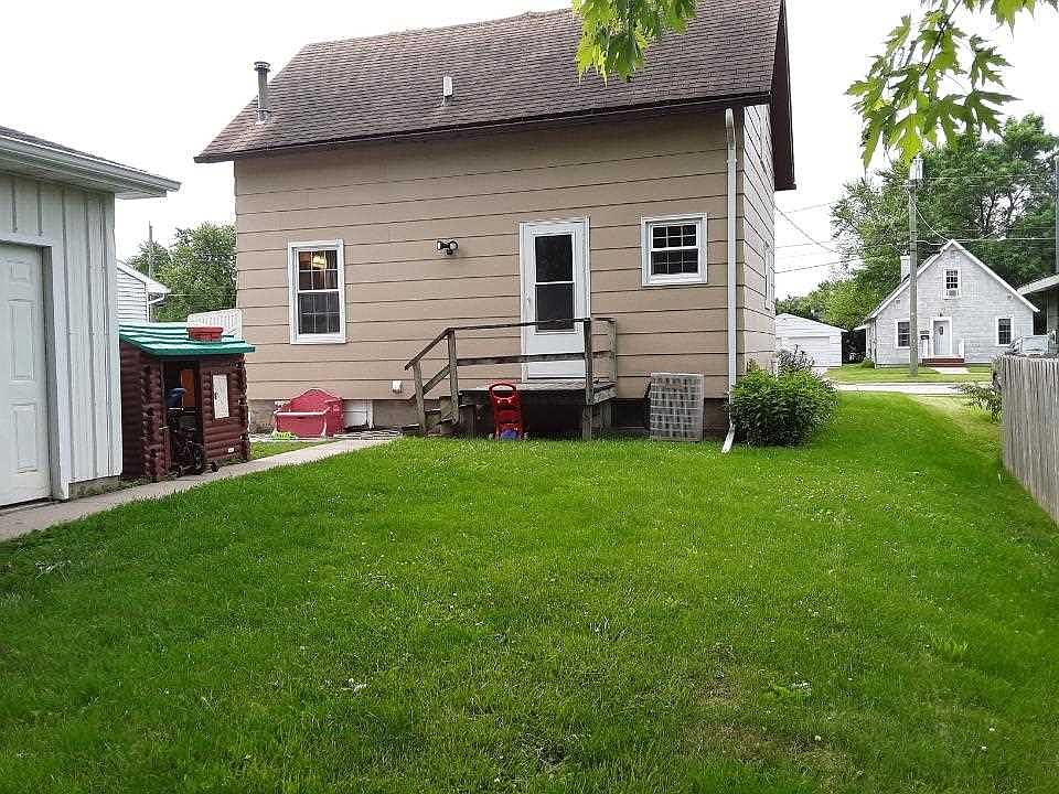 812 4th St NE, Independence, IA 50644 Zillow