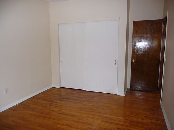 5th image of 12 Shelley Ct