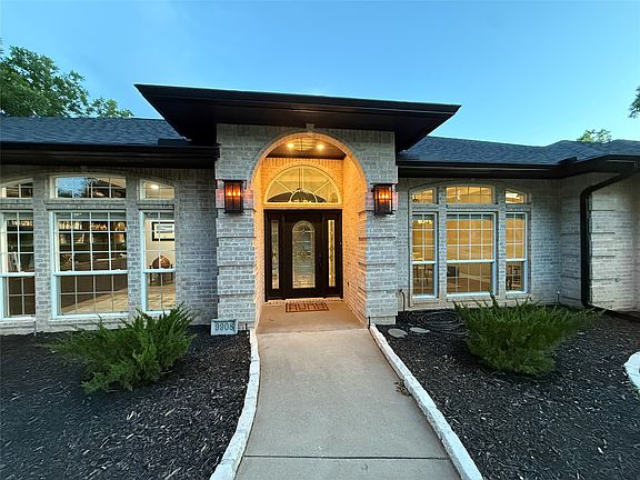 2nd image of 9908 Air Park Dr