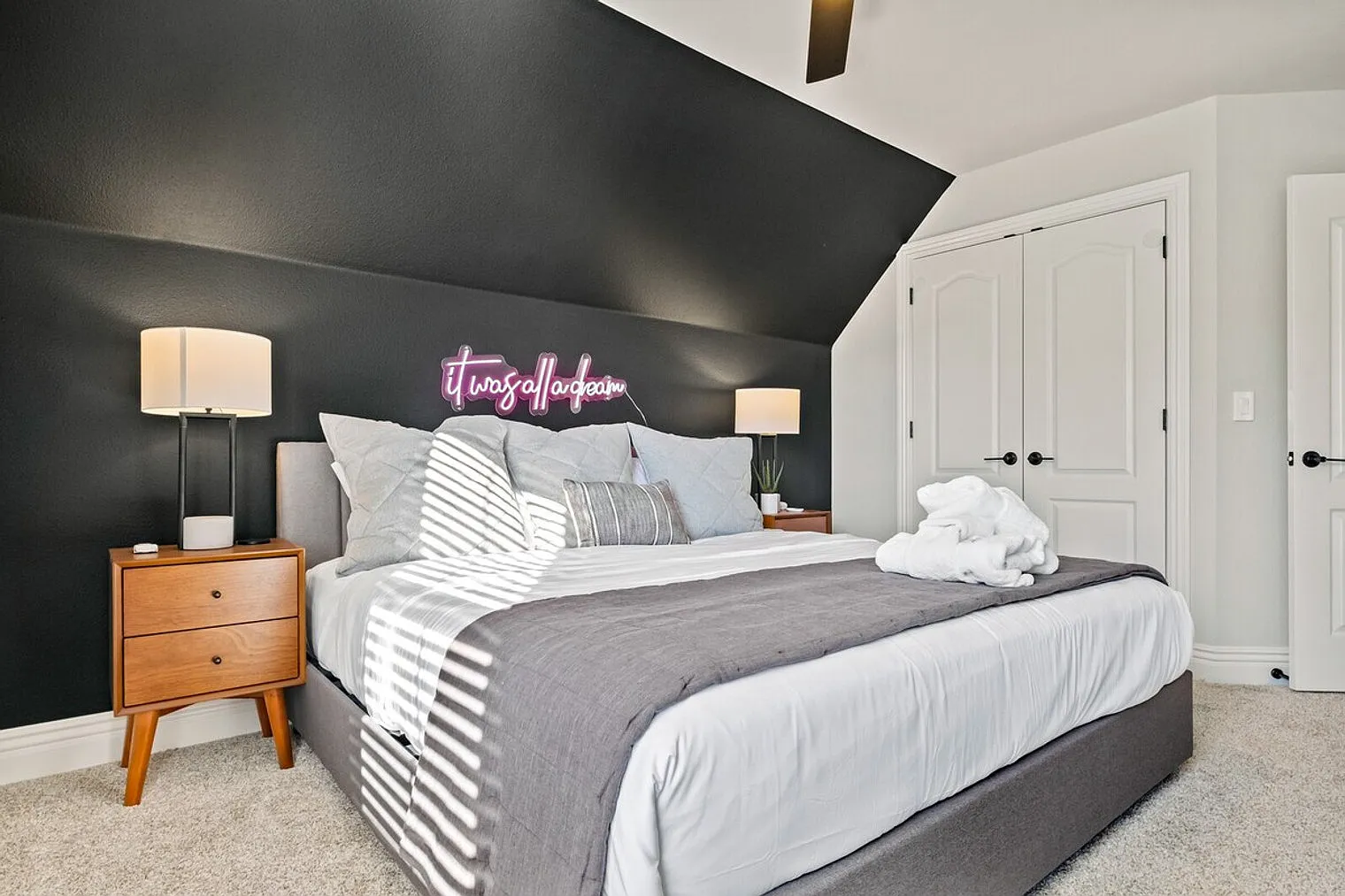 4 bed, 2.0 bath, 2271 sqft, $5,277 — Photo 4