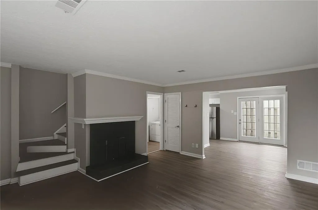 2 bed, 2.5 bath, 1240 sqft, $1,958 — Photo 3
