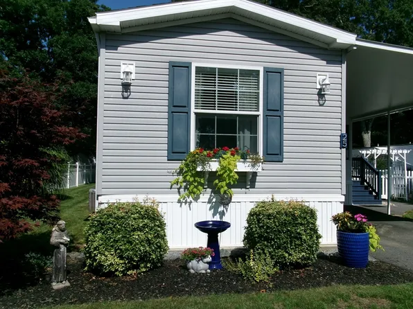 25 Bayberry Ln, Plymouth, MA 02360
