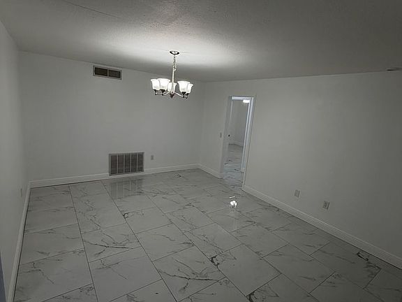 4th image of 7060 Scruboak Ln