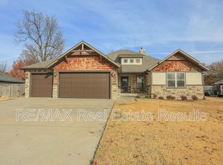 1000 Peak St, Cave Springs, AR 72718