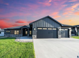 6609 E Corsair Dr, Sioux Falls, SD 57110