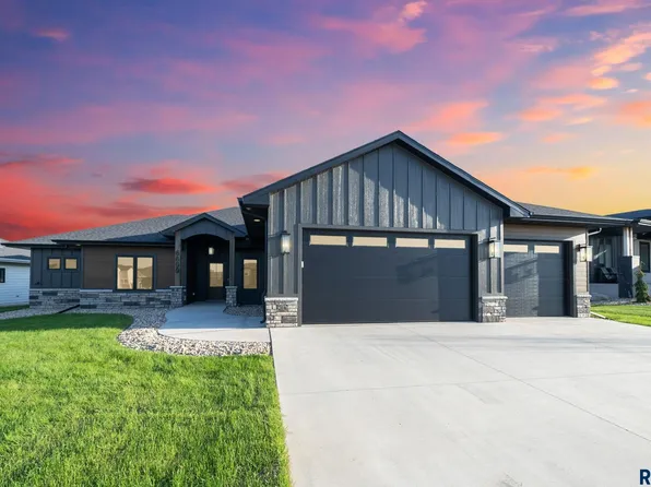 6609 E Corsair Dr, Sioux Falls, SD 57110