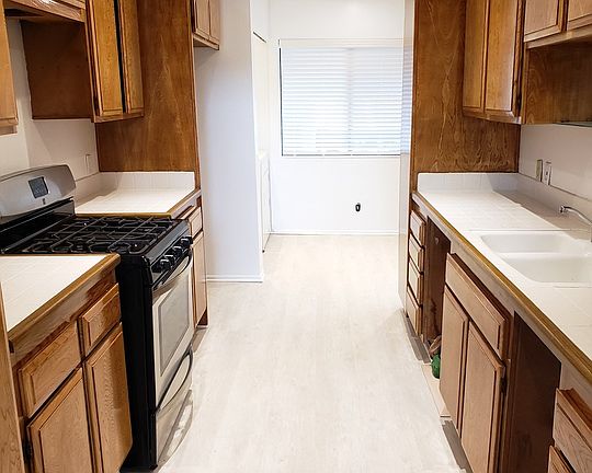 5th image of 1920 Pandora Ave APT 11
