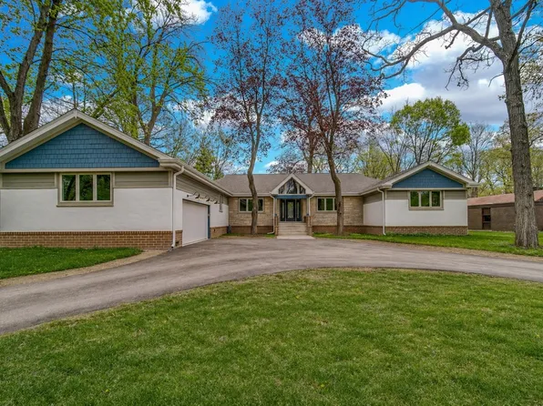 62 Lincolnshire Dr, Lincolnshire, IL 60069