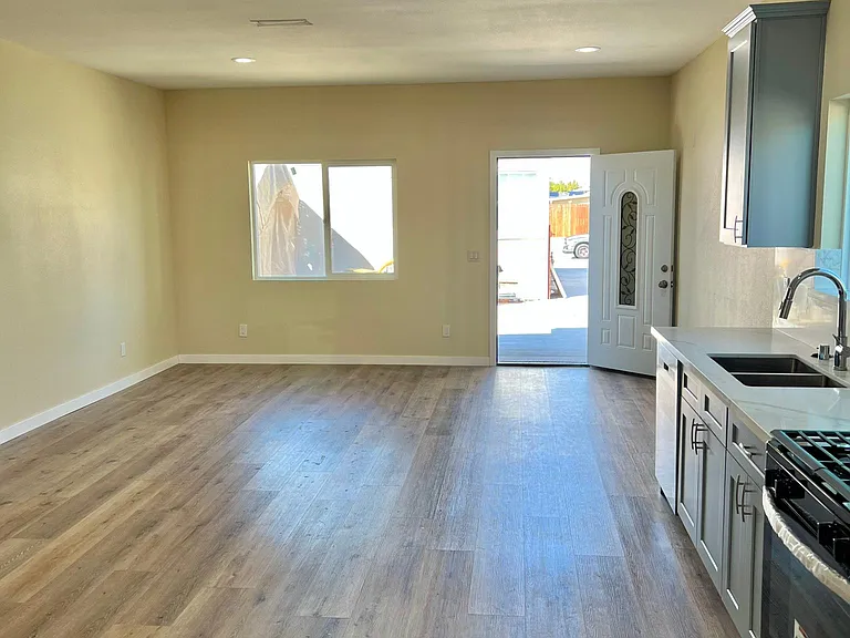 6887 Marlowe Dr — Photo 3