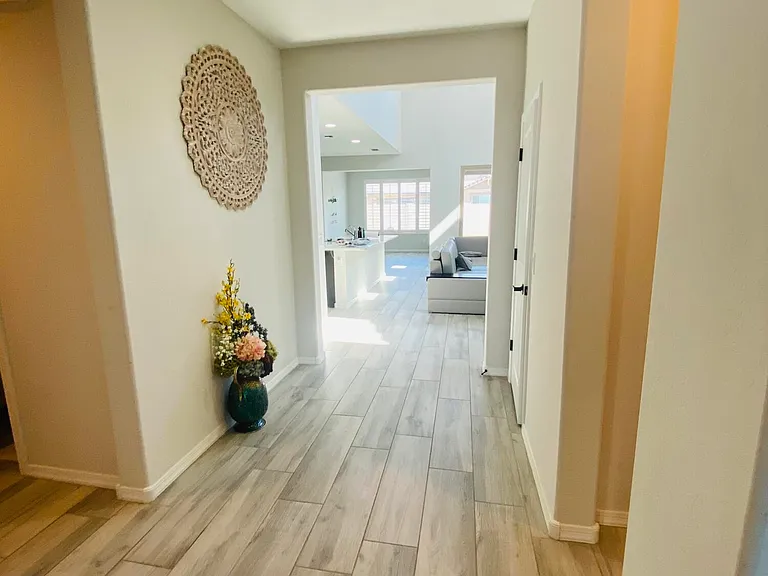 8928 W Missouri Ave — Photo 5