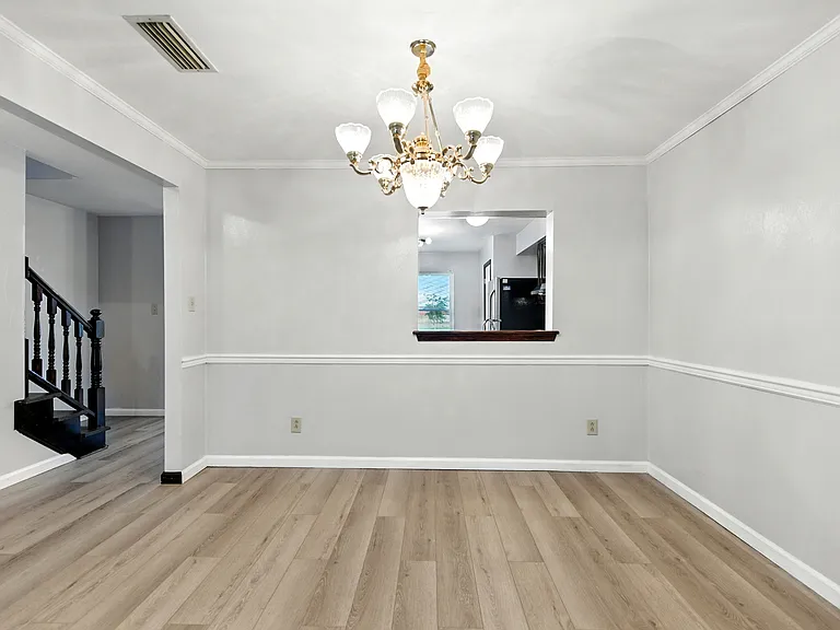 302 Seeman Ct — Photo 12
