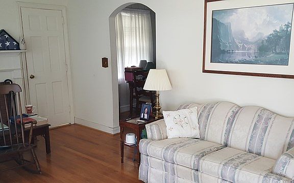 3rd image of 233 Woodward Dr