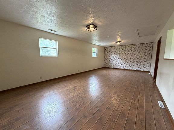 5th image of 222 Meadowbrook Rd
