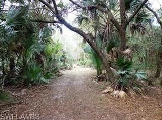 204 Trader Rd, Labelle, FL 33935