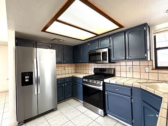 3rd image of 336 E Upjohn Ave
